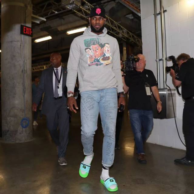 对胸的身位 对胸的身位